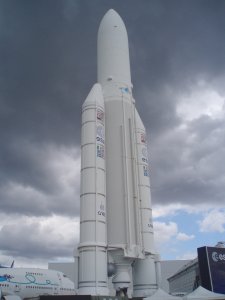 Une réplique de la fusée Ariane 5 au musée de l'Air et l'Espace au Bourget